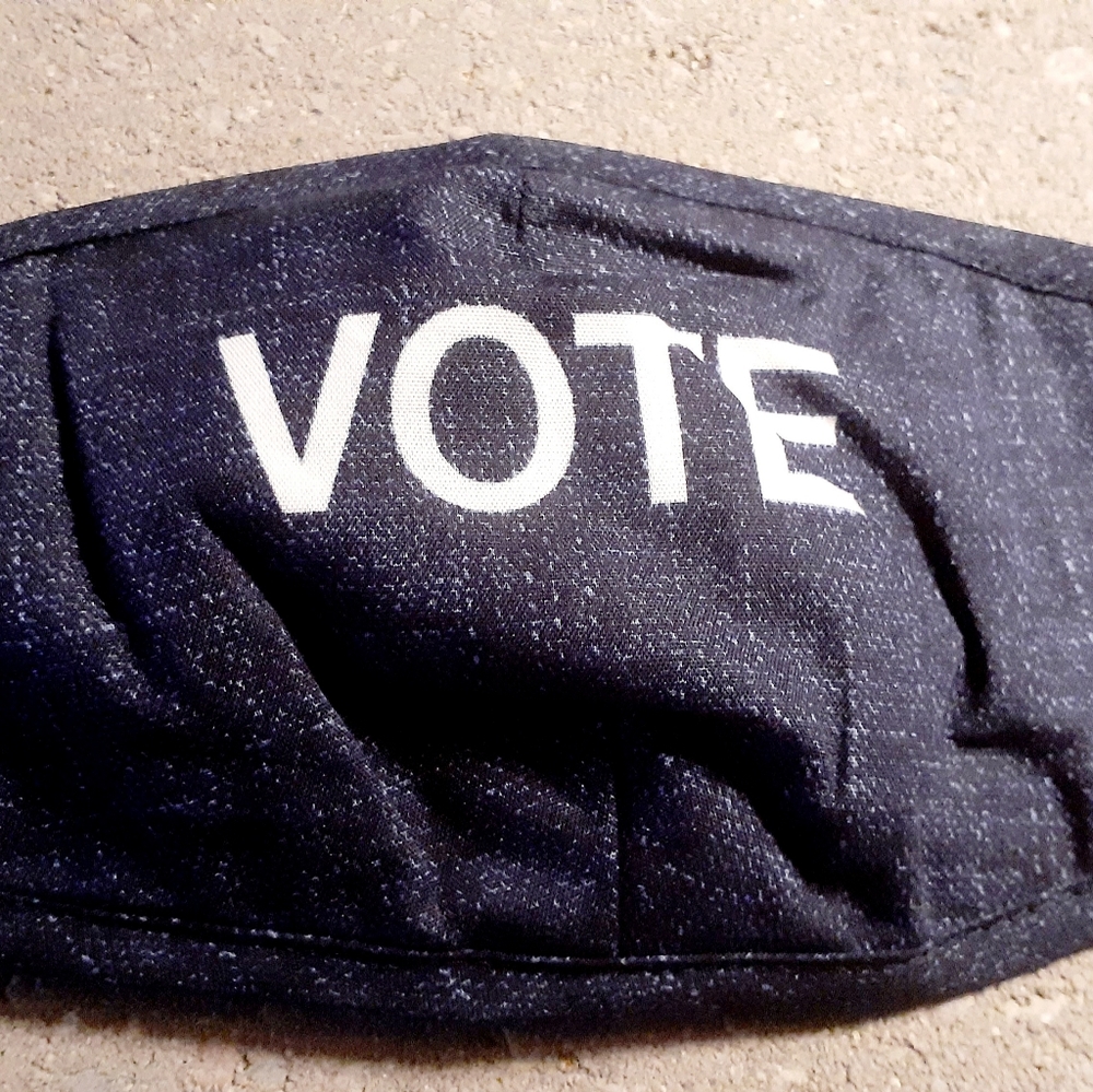 THE GAP VOTE FAVE MASK UNISEX